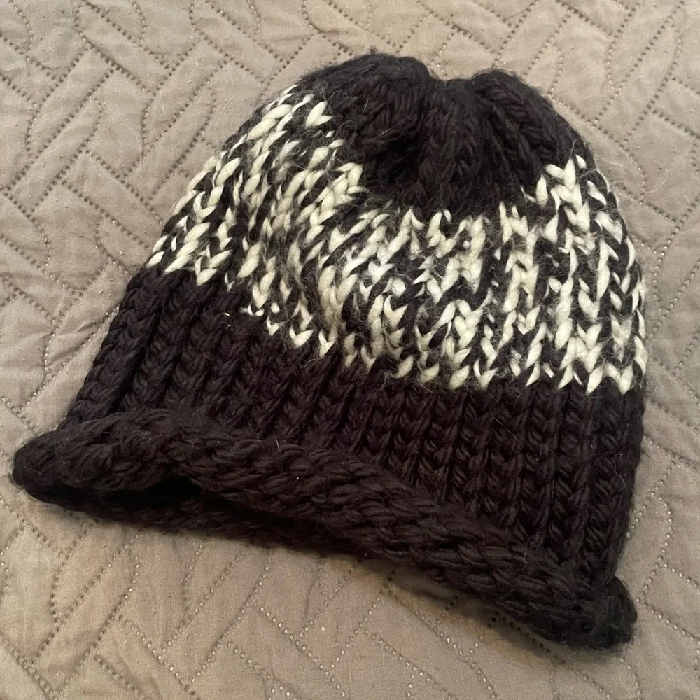 Handmade Crochet Chunky Knit Black and White Beanie Hat NWOT